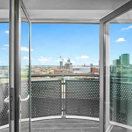 Apartment Spacious 2 Bed B'ham Cc With Parking Sleeps 7