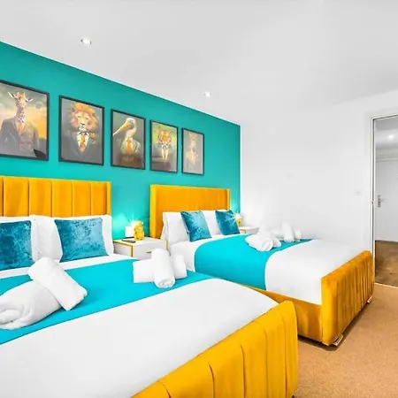 Apartment Spacious 2 Bed B'ham Cc With Parking Sleeps 7 *