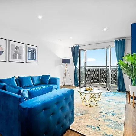 Spacious 2 Bed B'ham Cc With Parking Sleeps 7 * Birmingham
