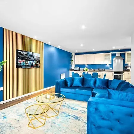 Spacious 2 Bed B'ham Cc With Parking Sleeps 7